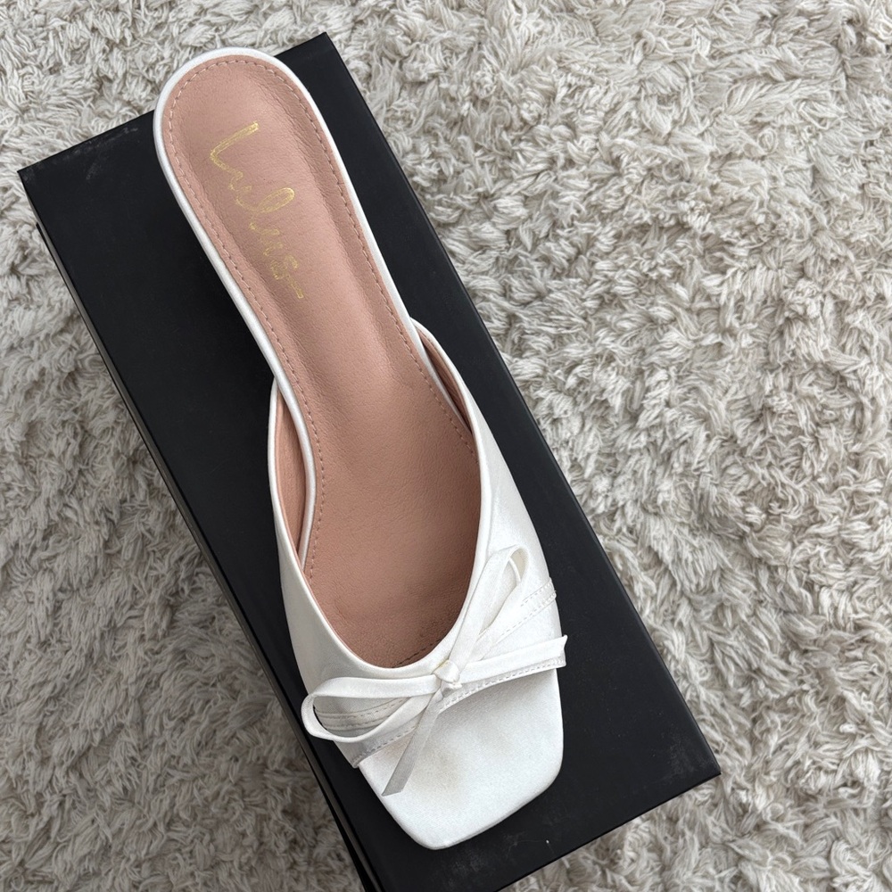 Lulu's White Bow Slip-On Sandals